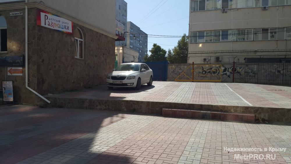 Продается нежилое помещение, площадью 135,6 кв. м. В данный момент  - действующий магазин, парикмахерская, офис.... - 8