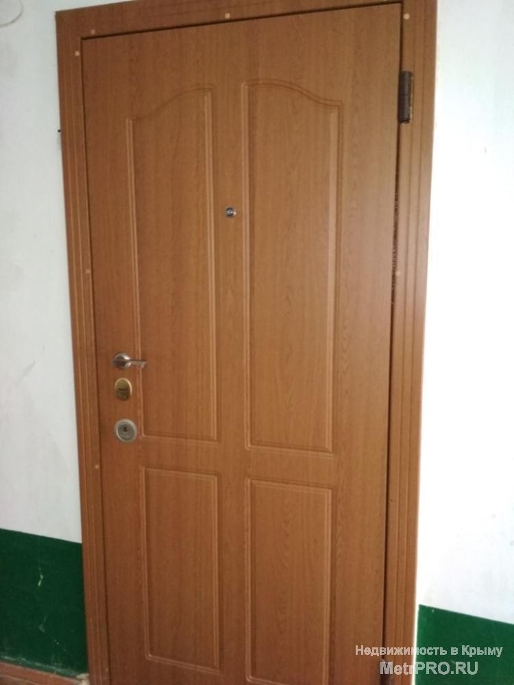 Код объекта 11391558.    Продаётся трёхкомнатная квартира 68.6/48.1/6.5 кв. м на первом этаже двухэтажного блочного... - 1