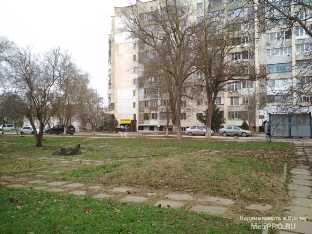 Код объекта 11391558.    Продаётся трёхкомнатная квартира 68.6/48.1/6.5 кв. м на первом этаже двухэтажного блочного... - 3