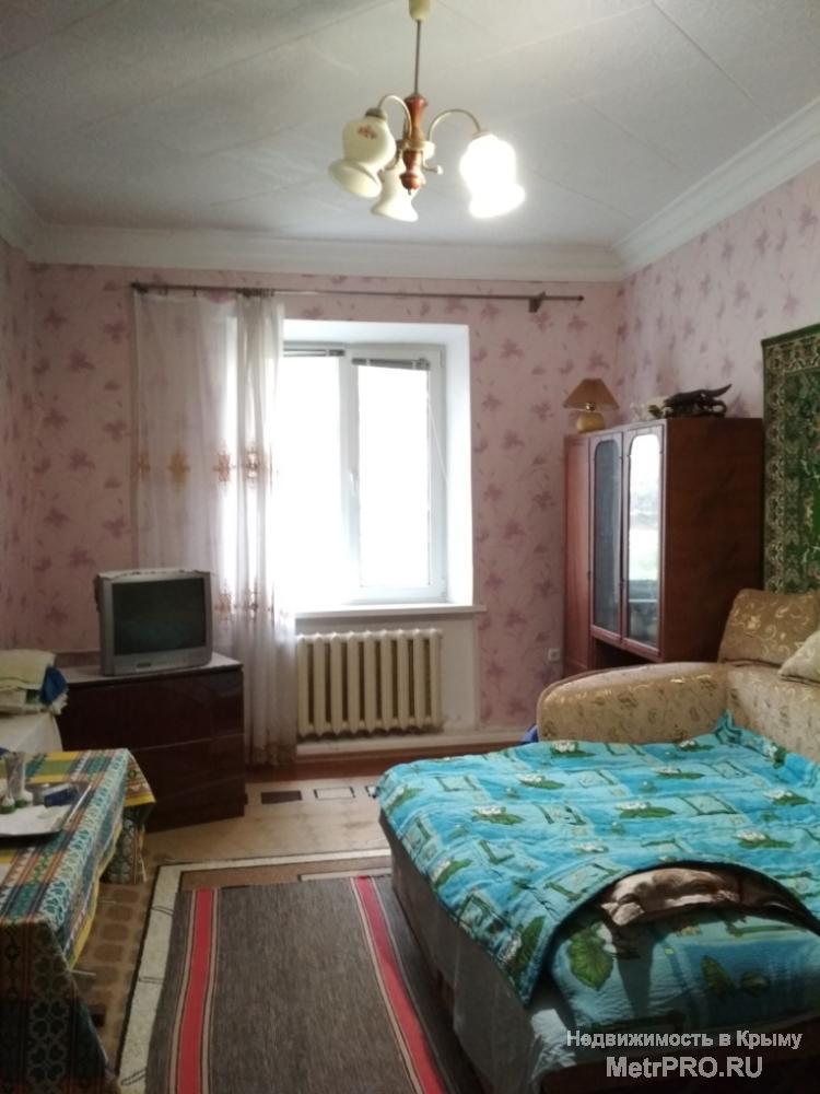 Код объекта 11391558.    Продаётся трёхкомнатная квартира 68.6/48.1/6.5 кв. м на первом этаже двухэтажного блочного...