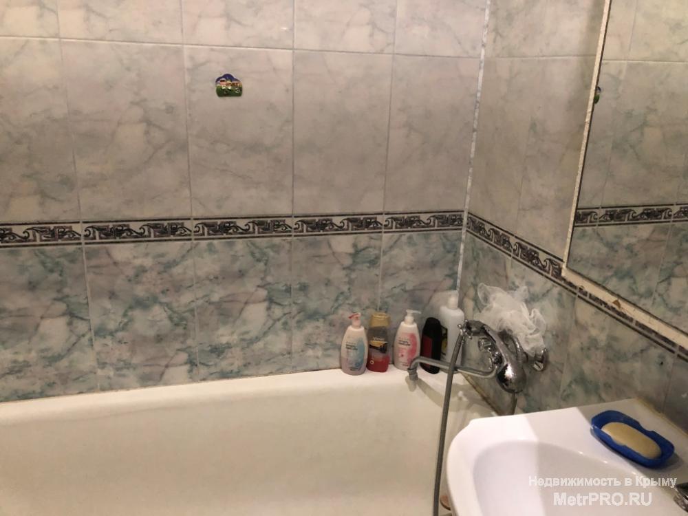 Код объекта 11391355.    Продаётся трёхкомнатная квартира 66/39/9 кв. м на третьем этаже пятиэтажного блочного дома... - 1