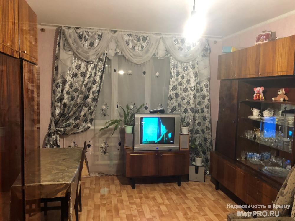 Код объекта 11391355.    Продаётся трёхкомнатная квартира 66/39/9 кв. м на третьем этаже пятиэтажного блочного дома... - 3