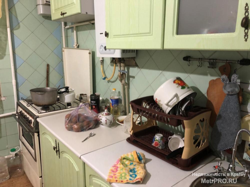 Код объекта 11391355.    Продаётся трёхкомнатная квартира 66/39/9 кв. м на третьем этаже пятиэтажного блочного дома... - 6