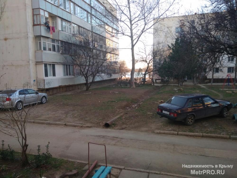 Код объекта 11391336.    Продаю трёхкомнатную квартиру 64/42/8 кв. м на четвёртом этаже пятиэтажного блочного дома по... - 4