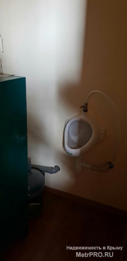Продается производственно-складская база на участке 16 соток. Удобное месторасположение в самом городе. Строения на...