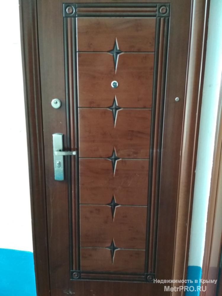 Код объекта 13903310.    Продам двухкомнатную квартиру 42.4/27.8/6.6 кв. м на третьем этаже пятиэтажного блочного... - 4