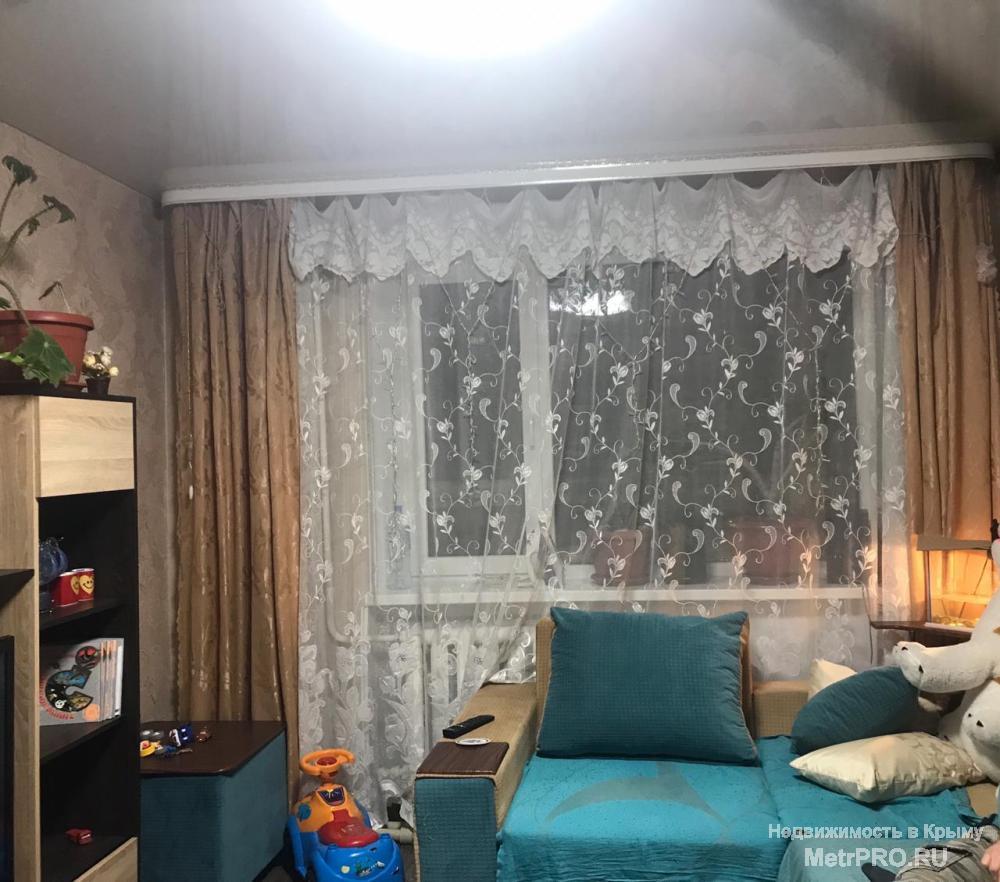 Код объекта 15647591.    Продаю двухкомнатную квартиру 47.5/26.7/5.5 кв. м на первом этаже пятиэтажного блочного дома... - 2