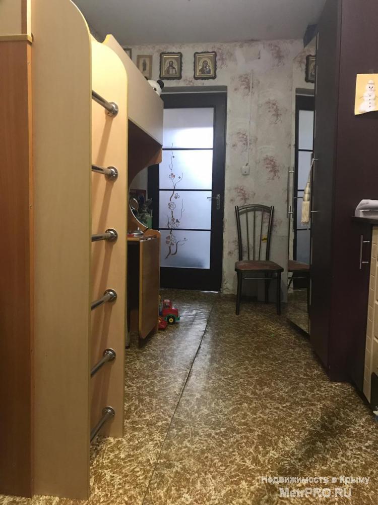Код объекта 15647591.    Продаю двухкомнатную квартиру 47.5/26.7/5.5 кв. м на первом этаже пятиэтажного блочного дома... - 5