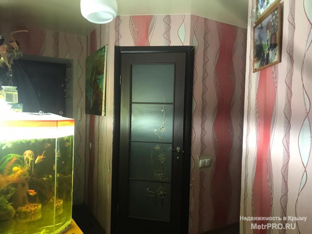 Код объекта 15647591.    Продаю двухкомнатную квартиру 47.5/26.7/5.5 кв. м на первом этаже пятиэтажного блочного дома... - 7