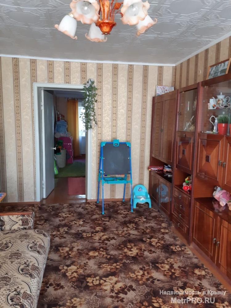 Код объекта 16987802.    Продам трёхкомнатную квартиру 59.7/41.3/6.1 кв. м на втором этаже пятиэтажного блочного дома... - 3