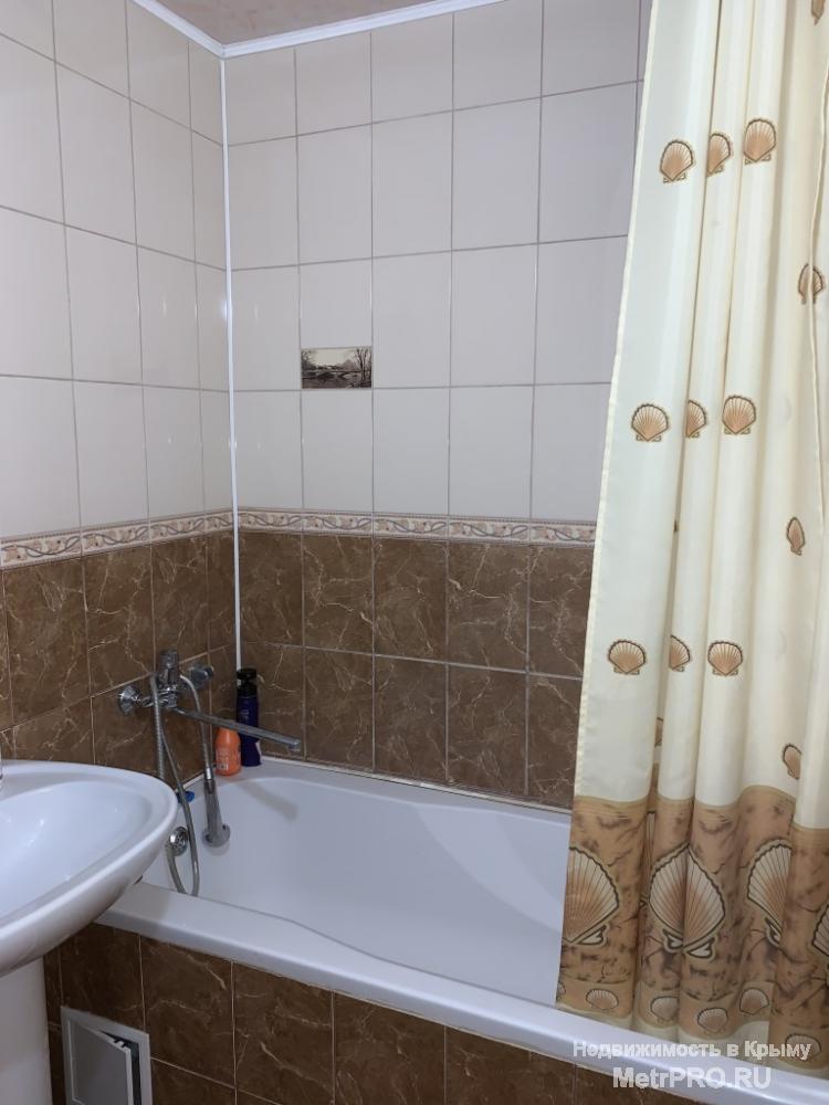 Код объекта 23549729.    Продам трёхкомнатную квартиру 68/39.6/12.1 кв. м на третьем этаже пятиэтажного блочного дома... - 1