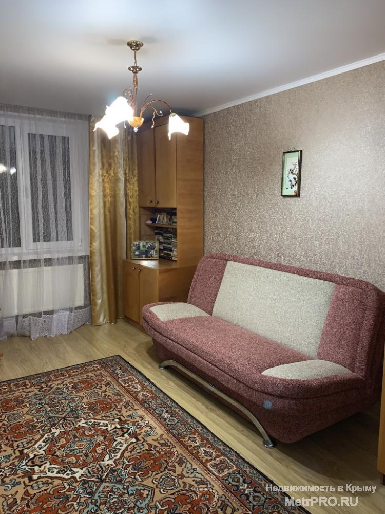 Код объекта 23549729.    Продам трёхкомнатную квартиру 68/39.6/12.1 кв. м на третьем этаже пятиэтажного блочного дома... - 3