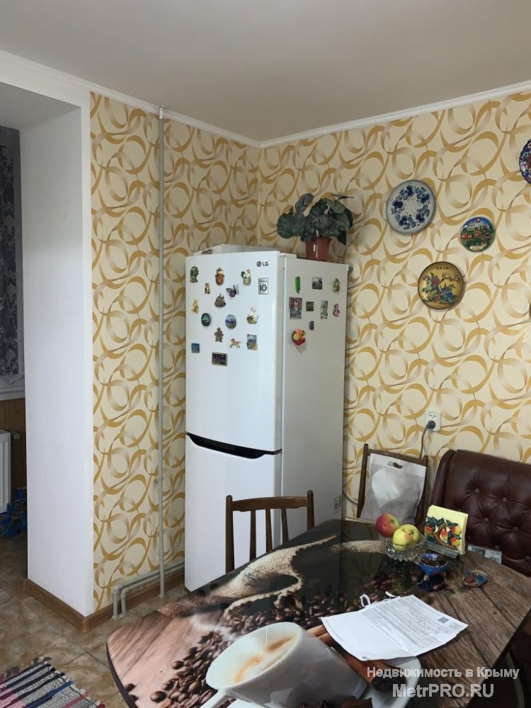 Код объекта 23549729.    Продам трёхкомнатную квартиру 68/39.6/12.1 кв. м на третьем этаже пятиэтажного блочного дома... - 5