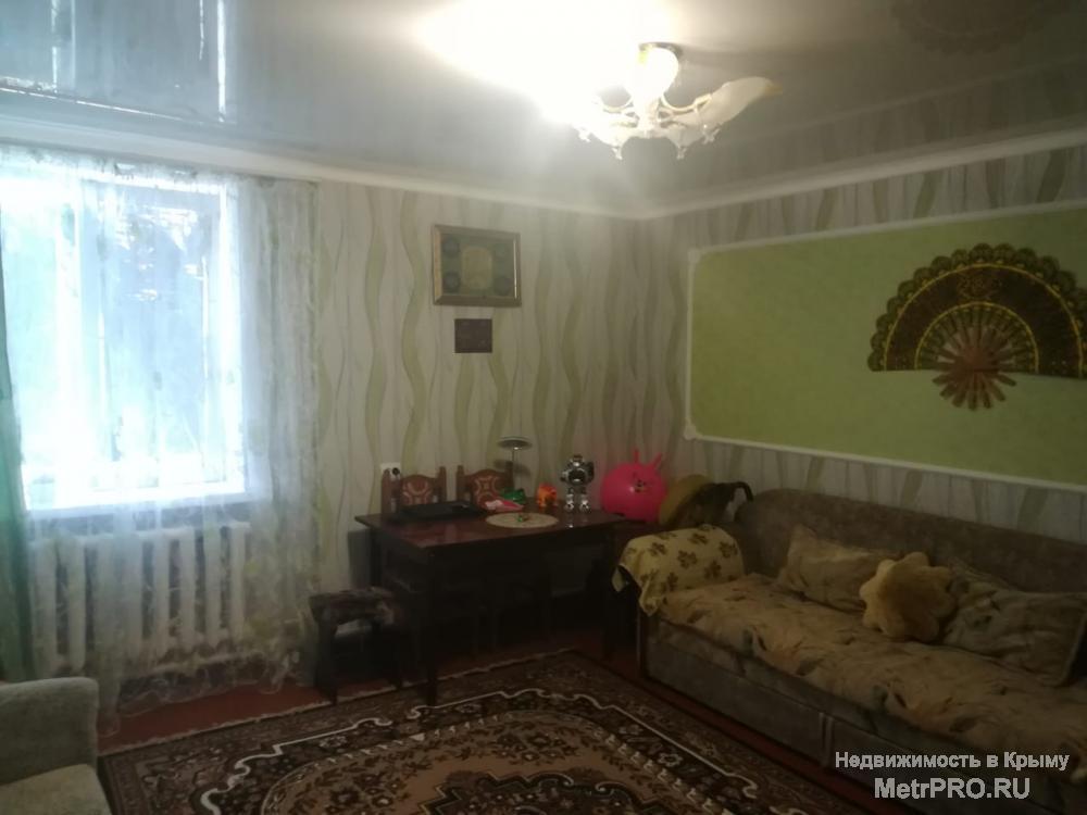Код объекта 15332013.    Продаётся четырёхкомнатная квартира 91.4/51.2/9.8 кв. м на первом этаже двухэтажного... - 5