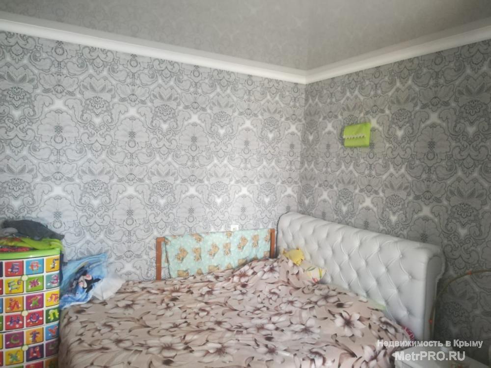 Код объекта 15332013.    Продаётся четырёхкомнатная квартира 91.4/51.2/9.8 кв. м на первом этаже двухэтажного... - 9