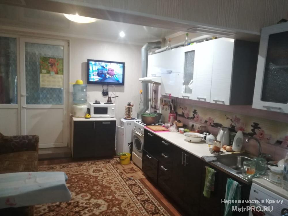 Код объекта 15332013.    Продаётся четырёхкомнатная квартира 91.4/51.2/9.8 кв. м на первом этаже двухэтажного... - 11