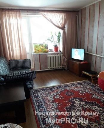 Код объекта 11391574.    Продаётся двухкомнатная квартира 52/25/8 кв. м на 1 этаже 2-этажного кирпичного дома по... - 1