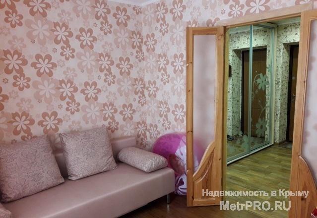 Код объекта 11391574.    Продаётся двухкомнатная квартира 52/25/8 кв. м на 1 этаже 2-этажного кирпичного дома по... - 3