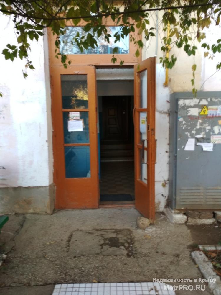 Код объекта 11391409.    Продаётся трёхкомнатная квартира 50.6/29.7/6.5 кв. м на первом этаже двухэтажного блочного... - 13