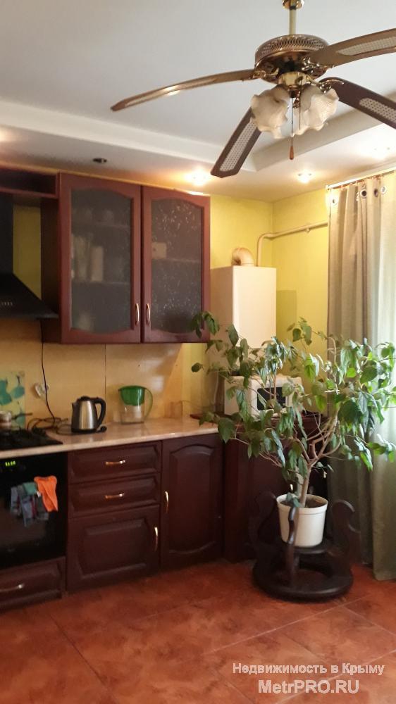 Продам 4к квартира с АГВ + гараж в Центре Севастополь . Дом из ракушка стены в целый камень Общая площадь квартира 89...