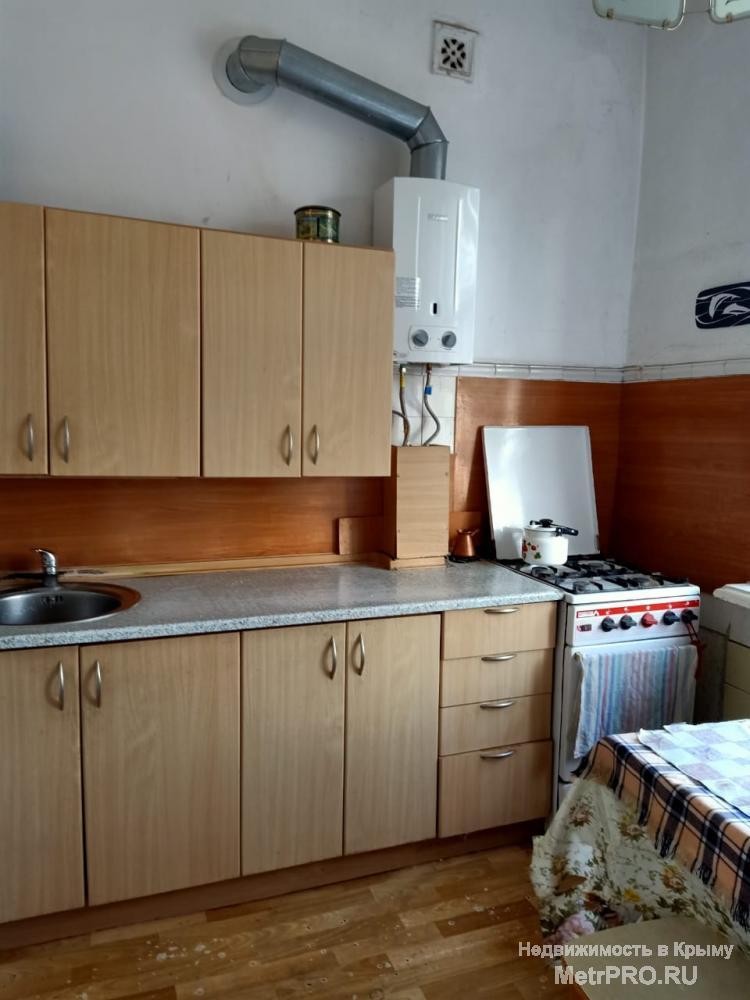 Продам 2к Сталинка в Симферополь район Симашка .Квартира в норм . состояние . Газовая колонка есть. Большая лоджия...