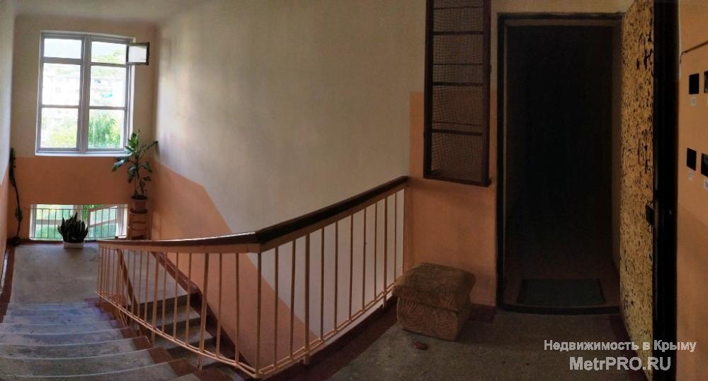 Продам однокомнатную малогабаритную Балаклава. С красивым видом на город и горы.  - отличное состояние  - удобная... - 4