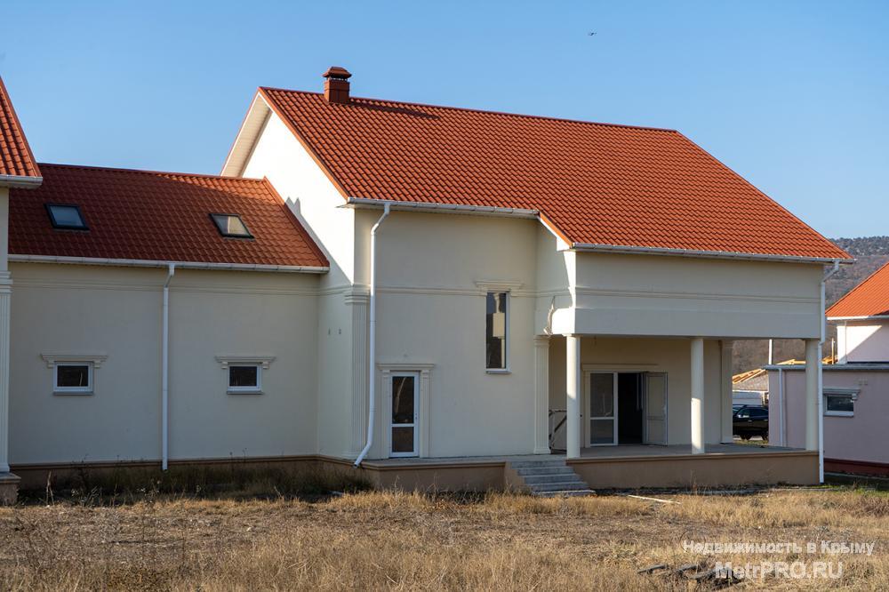 Продам новый двухэтажный коттедж в поселке Резервное, в 30 минутах езды от Севастополя.  На земельном участке 10... - 4