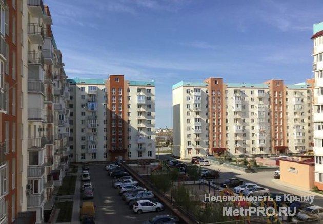 Продам квартиру в новом 8 микрорайоне с качественным ремонтом, полы - ламинат в комнате, плитка на кухне и коридоре....
