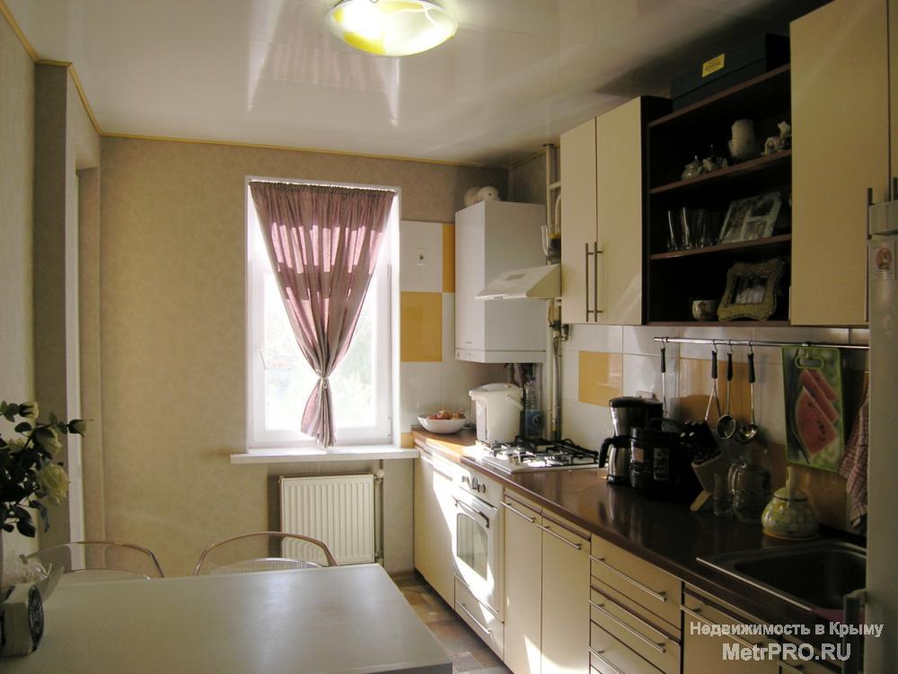 Продам 2-комнатную квартиру улучшенной планировки в Севастополе, улица Косарева, 5-й микрорайон.  Второй этаж...