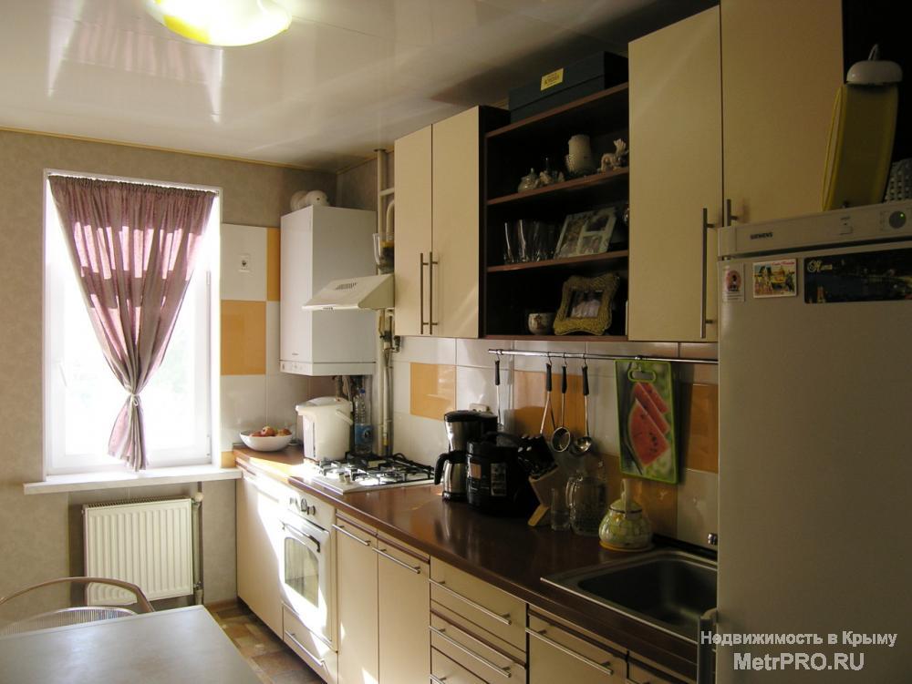 Продам 2-комнатную квартиру улучшенной планировки в Севастополе, улица Косарева, 5-й микрорайон.  Второй этаж... - 1