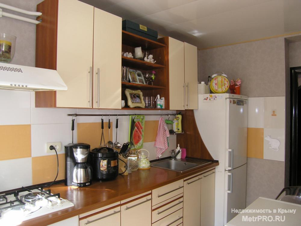 Продам 2-комнатную квартиру улучшенной планировки в Севастополе, улица Косарева, 5-й микрорайон.  Второй этаж... - 2