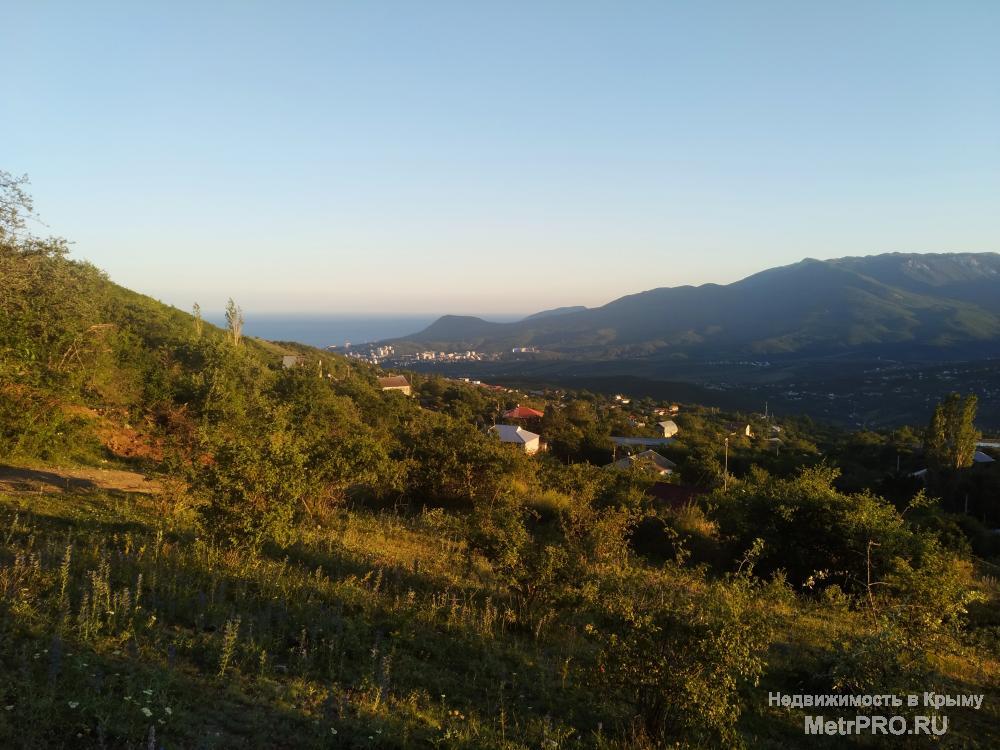 Продается земельный участок в г. Алушта, с. Лучистое площадью 6,5 соток. С участка открывается прекрасный вид на...