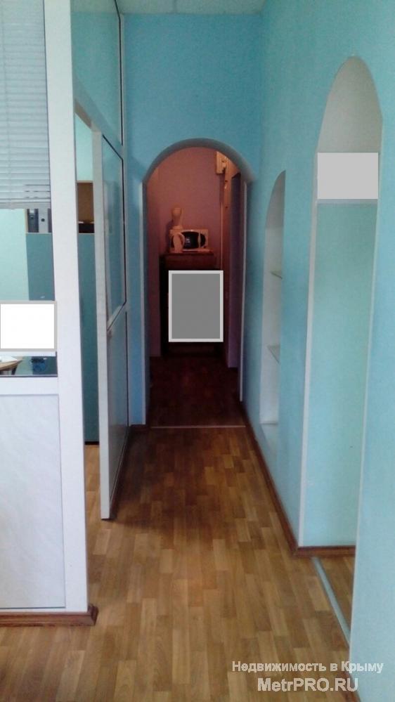 Сдам в офисном помещении один кабинет, на первом этаже, в самом центре Феодосии. Место проходное. Интернет, санузел,... - 3