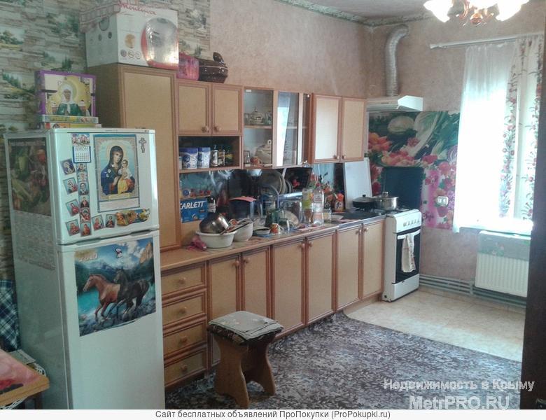 Продам дом .Сакский район, с.Охотниково  Расположение: Крым, г.Саки, с.Охотниково.  Этажность:- 1.  Количество... - 2