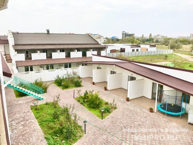 Продаётся – здание!   Общая площадь двух зданий = 530 кв.м.  Одно этажное здание:  4 номера  Двух и трёх этажное... - 9