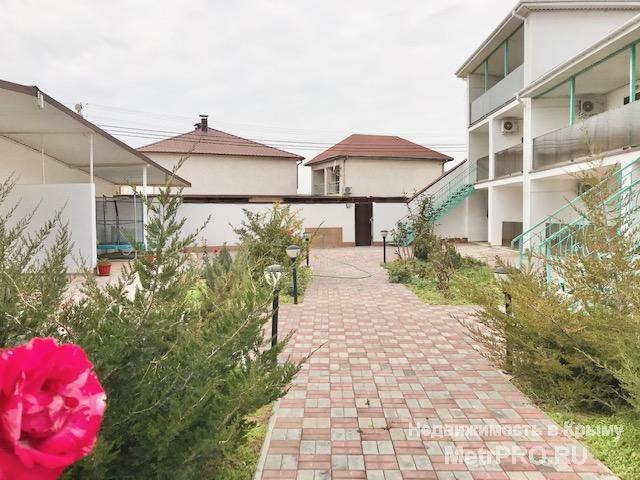 Продаётся – здание!   Общая площадь двух зданий = 530 кв.м.  Одно этажное здание:  4 номера  Двух и трёх этажное... - 14