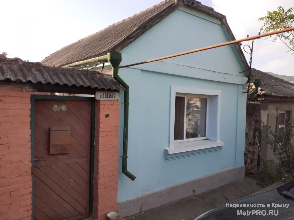 Продам отдельный 2-х комнатный дом в Феодосии, в районе ул. Самариной. Общей площадью 32 м.кв., отдельным домиком...