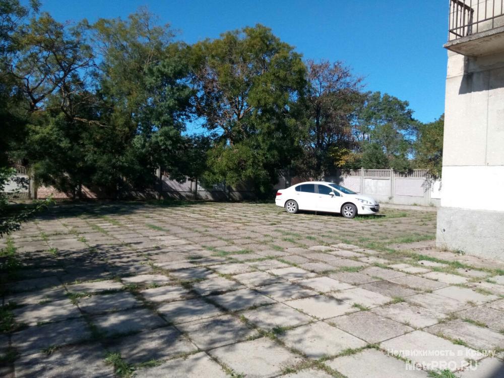 Продам помещение в Керчи под офис    Продам здание в Керчи (район завода Войкова) под офисные помещения. Фасадное,... - 3