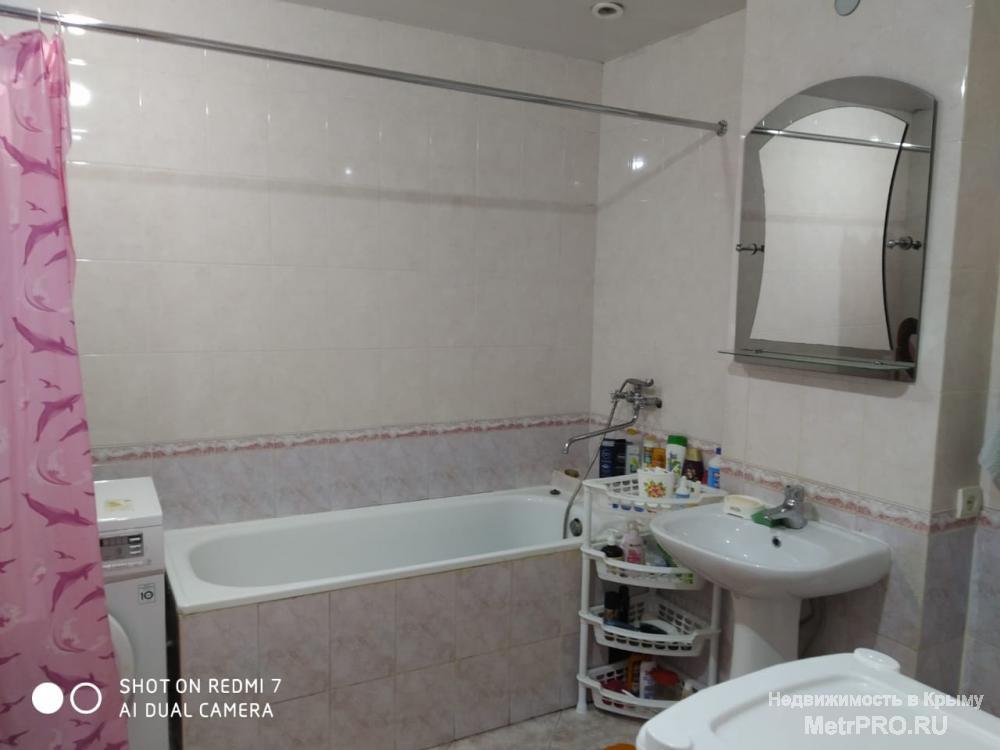 Продам двухэтажный дом в районе Белого Бассейна. Площадь дома 240 м.кв., участок 5,9 сотки. В доме расположены 6... - 10