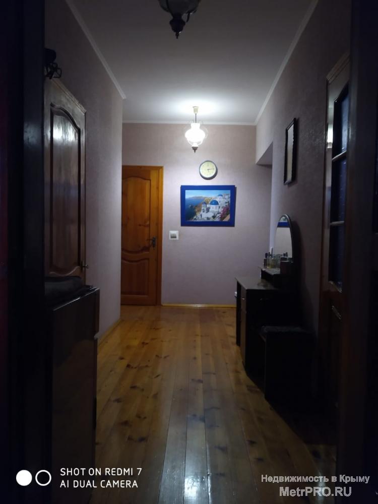 Продам двухэтажный дом в районе Белого Бассейна. Площадь дома 240 м.кв., участок 5,9 сотки. В доме расположены 6... - 11