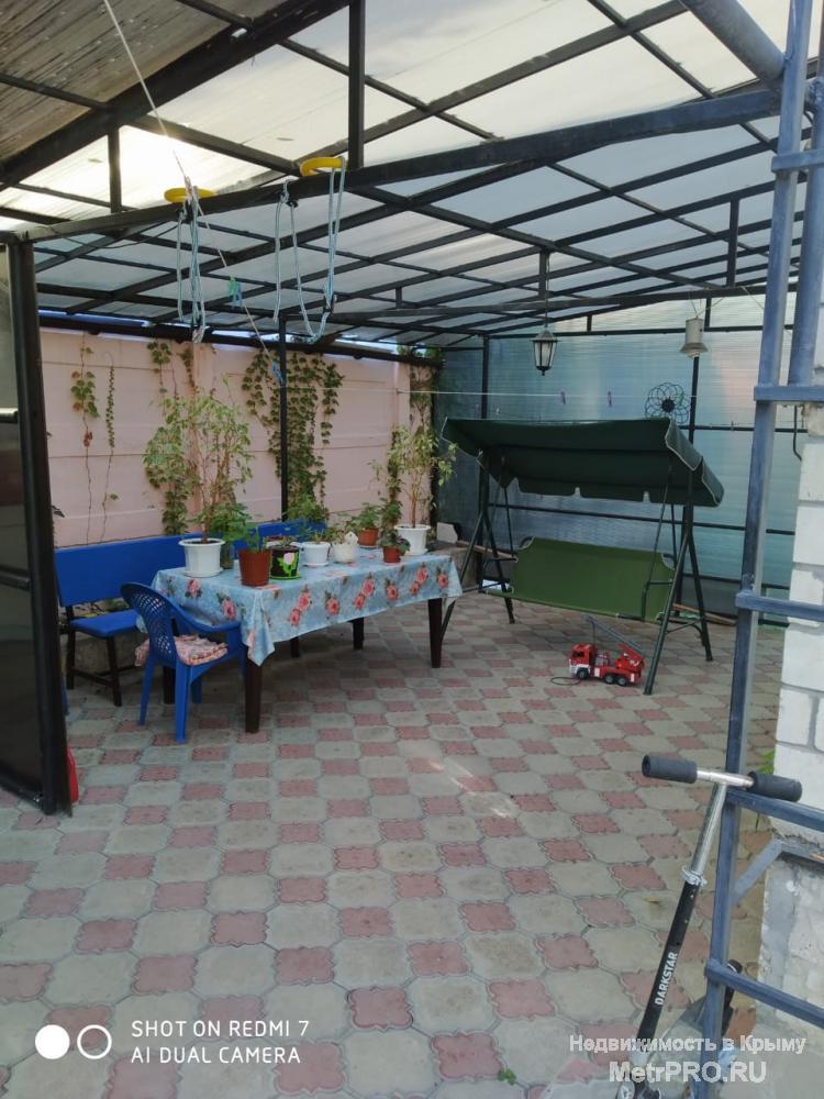 Продам двухэтажный дом в районе Белого Бассейна. Площадь дома 240 м.кв., участок 5,9 сотки. В доме расположены 6... - 12