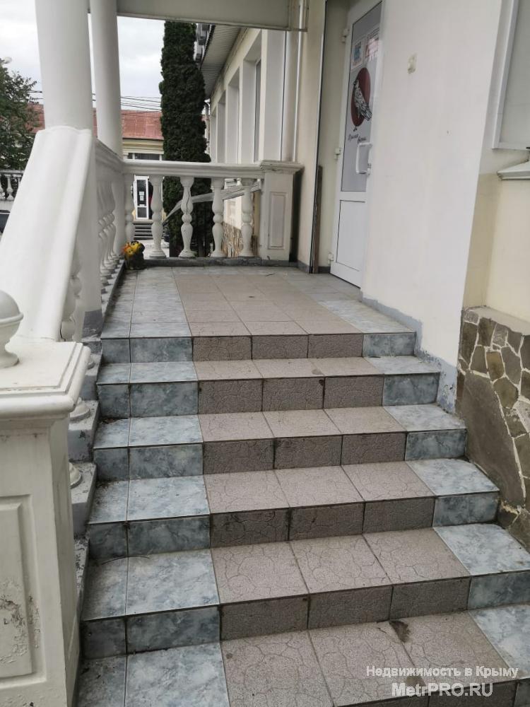 Коммерческая / Продажа / Офисы, СЕВАСТОПОЛЬ, Щербака ул., 50 000 р. Сдается длительно в центре коммерческое помещение общ.пл. 52кв.м., ул. Щербака 2. Первая линия. Огороженная,... - 8