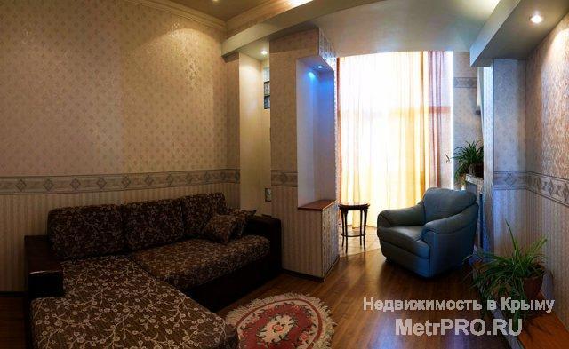 Сдается длительно, с октября месяца, 3-х комнатная квартира расположена в самом центре города на третьем этаже...