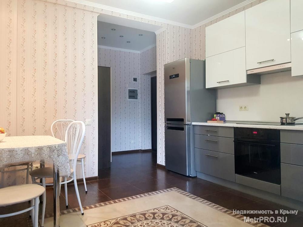 Продаю свою шикарную 2 комн. квартиру, площадью 61 кв.м.  Жилая площадь 31 кв.м, кухня 17 кв.м.  Состоит из... - 3