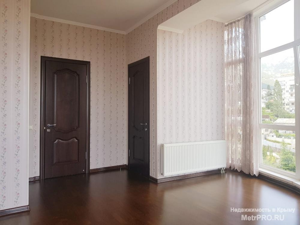 Продаю свою шикарную 2 комн. квартиру, площадью 61 кв.м.  Жилая площадь 31 кв.м, кухня 17 кв.м.  Состоит из... - 4
