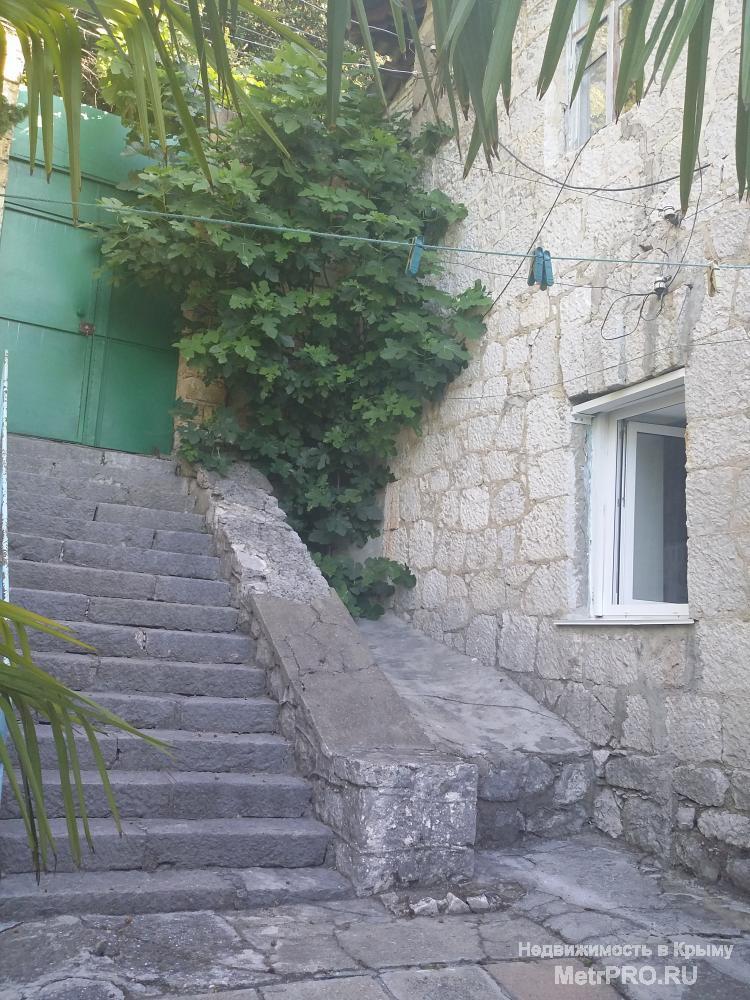 В районе Воронцовского парка в Алупке сдаю три изолированные комнаты 'под ключ' для 1-4 чел., также отдельно стоящий... - 16