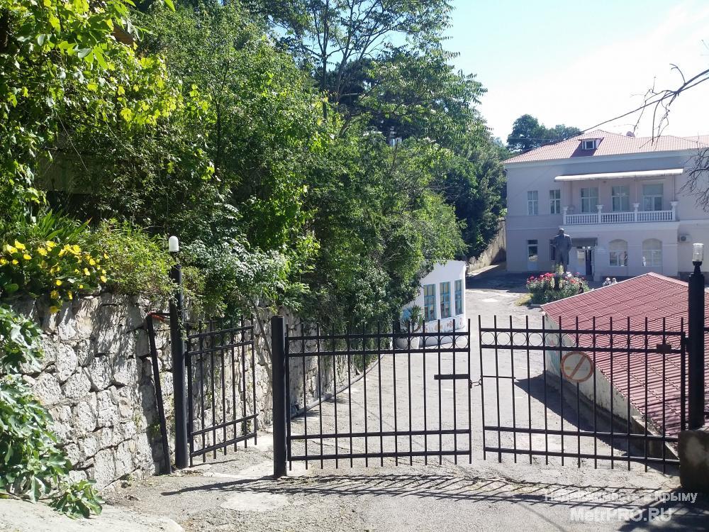 В районе Воронцовского парка в Алупке сдаю три изолированные комнаты 'под ключ' для 1-4 чел., также отдельно стоящий... - 17