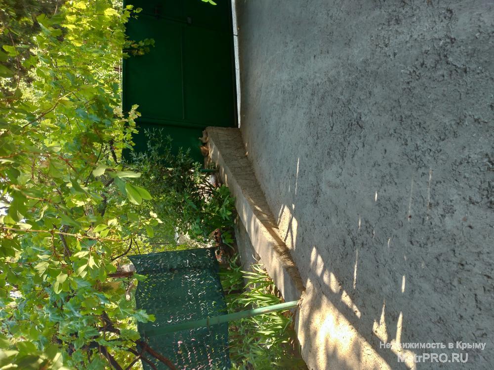 В районе Воронцовского парка в Алупке сдаю три изолированные комнаты 'под ключ' для 1-4 чел., также отдельно стоящий... - 18