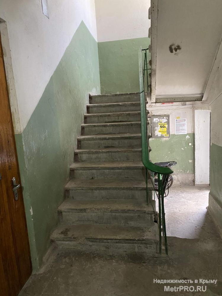 Продаётся большая просторная Комната 19.4 кВ в трехкомнатной квартире в Инкермане, Комната очень тёплая, центральное...