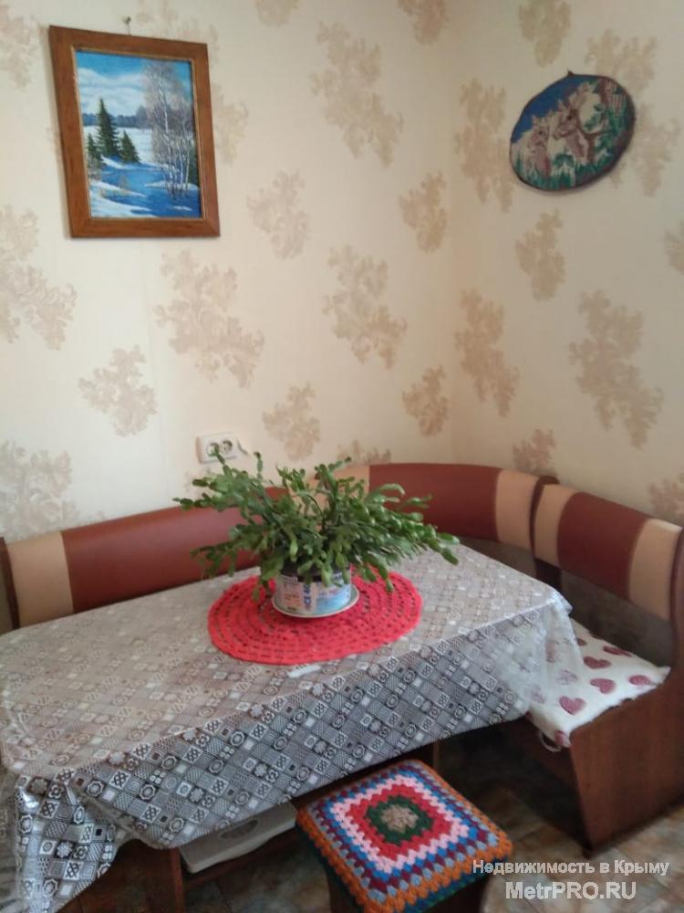 Собственник продает однокомнатную квартиру, площадью 36 /18/7 кв. м. + лоджия (на кухне) в г. Симферополе ул. Маршала... - 2